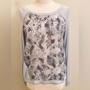 Banana Republic Light Blue Grey Snakeskin Print Long Sleeve Casual Top Size S